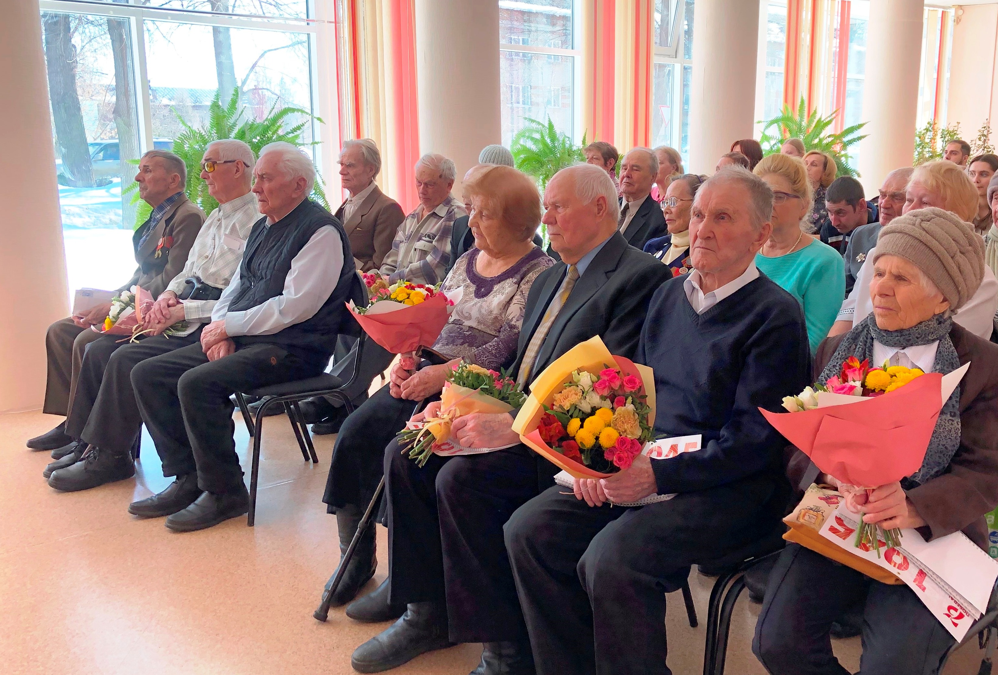 Час памяти «Немеркнущий подвиг народа». Вручение медалей ветеранам. ЦРБ им. М. В. Ломоносова